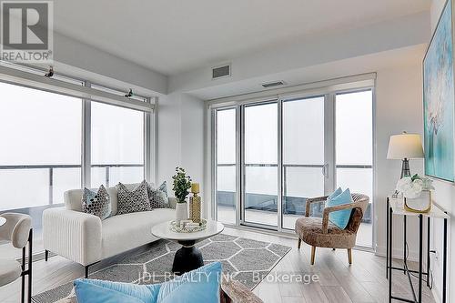 3107 - 159 Wellesley Street E, Toronto, ON - Indoor Photo Showing Living Room