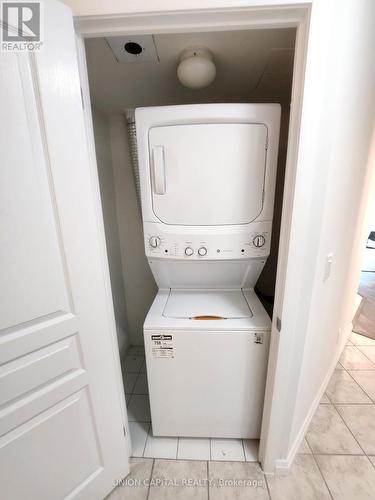 1113 - 18 Yonge Street, Toronto, ON - Indoor Photo Showing Laundry Room