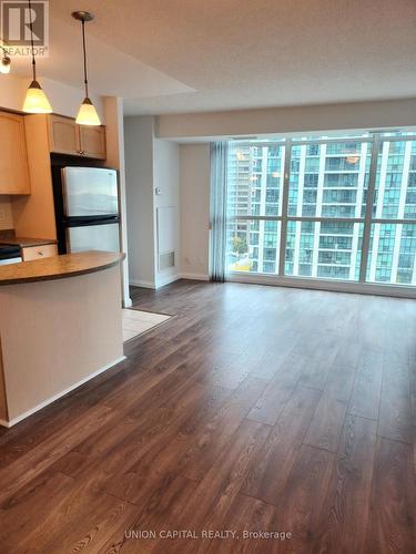 1113 - 18 Yonge Street, Toronto, ON - Indoor Photo Showing Kitchen