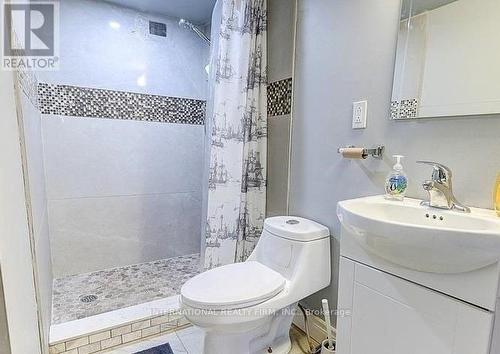 8 Farrell Avenue, Toronto, ON - Indoor Photo Showing Bathroom