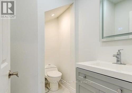 8 Farrell Avenue, Toronto, ON - Indoor Photo Showing Bathroom