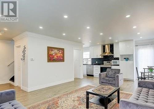 8 Farrell Avenue, Toronto, ON - Indoor Photo Showing Living Room