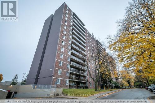 402 - 1950 Kennedy Road, Toronto, ON - Outdoor With Balcony With Facade