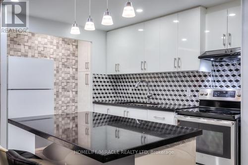 402 - 1950 Kennedy Road, Toronto, ON - Indoor Photo Showing Kitchen With Upgraded Kitchen