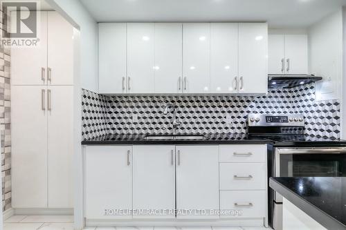 402 - 1950 Kennedy Road, Toronto, ON - Indoor Photo Showing Kitchen