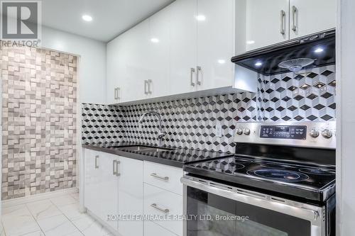 402 - 1950 Kennedy Road, Toronto, ON - Indoor Photo Showing Kitchen With Upgraded Kitchen