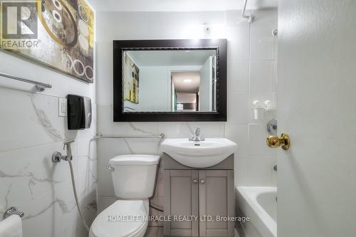 402 - 1950 Kennedy Road, Toronto, ON - Indoor Photo Showing Bathroom