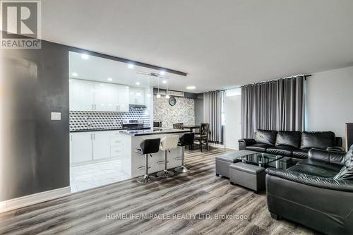 402 - 1950 Kennedy Road, Toronto, ON - Indoor Photo Showing Living Room