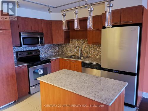 1001 - 37 Galleria Pkwy, Markham, ON - Indoor Photo Showing Kitchen With Double Sink