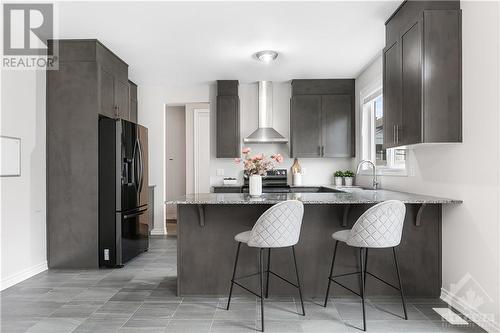 158 Aubrais Crescent, Ottawa, ON - Indoor Photo Showing Kitchen With Upgraded Kitchen