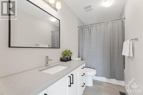 70 Franchise Private, Ottawa, ON - Indoor Photo Showing Bathroom