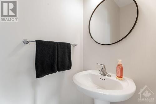 70 Franchise Private, Ottawa, ON - Indoor Photo Showing Bathroom