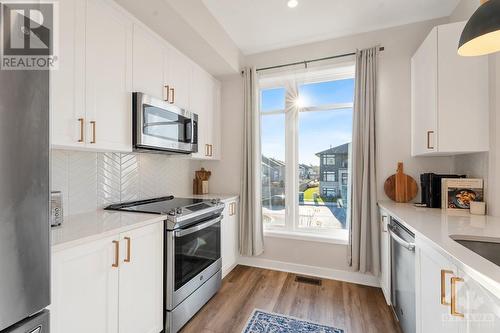 70 Franchise Private, Ottawa, ON - Indoor Photo Showing Kitchen