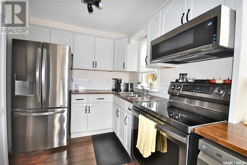 500 20Th Street E, Prince Albert, SK - Indoor Photo Showing Kitchen With Double Sink