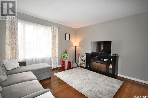 500 20Th Street E, Prince Albert, SK - Indoor Photo Showing Living Room