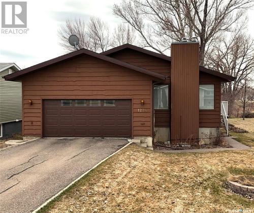 1224 Walker Street, Swift Current, SK - Outdoor