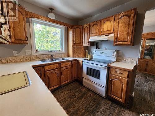 139 Neusch Crescent, Saskatoon, SK - Indoor Photo Showing Kitchen With Double Sink