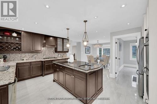 7892 5Th Side Road, Adjala-Tosorontio, ON - Indoor Photo Showing Kitchen With Upgraded Kitchen