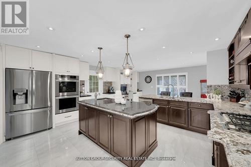 7892 5Th Side Road, Adjala-Tosorontio, ON - Indoor Photo Showing Kitchen With Upgraded Kitchen