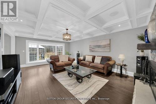 7892 5Th Side Road, Adjala-Tosorontio, ON - Indoor Photo Showing Living Room