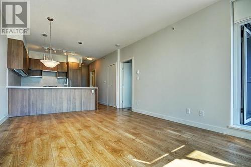 1706 6588 Nelson Avenue, Burnaby, BC - Indoor Photo Showing Kitchen