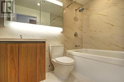 1706 6588 Nelson Avenue, Burnaby, BC - Indoor Photo Showing Bathroom