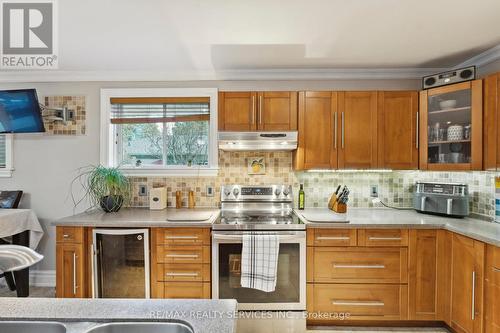 3 Coniston Avenue, Brampton, ON - Indoor Photo Showing Kitchen