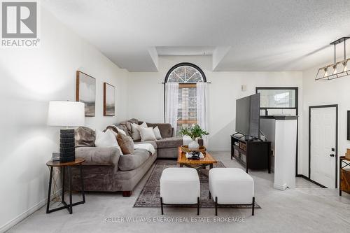 81 Bridges Drive, Clarington (Newcastle), ON - Indoor Photo Showing Living Room