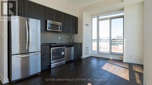 518 - 4011 Brickstone Mews, Mississauga, ON - Indoor Photo Showing Kitchen