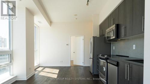 518 - 4011 Brickstone Mews, Mississauga, ON - Indoor Photo Showing Kitchen