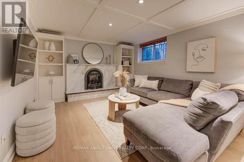 1670 Saltdene Terrace, Mississauga, ON - Indoor Photo Showing Living Room