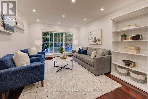 1670 Saltdene Terrace, Mississauga, ON - Indoor Photo Showing Living Room