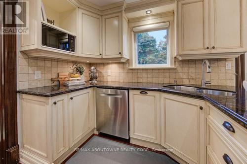 1670 Saltdene Terrace, Mississauga, ON - Indoor Photo Showing Kitchen With Double Sink