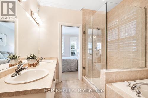 42 Butternut Grove Lane, Hamilton, ON - Indoor Photo Showing Bathroom