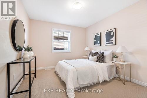 42 Butternut Grove Lane, Hamilton, ON - Indoor Photo Showing Bedroom