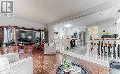 360 University Downs Crescent, Waterloo, ON - Indoor Photo Showing Living Room