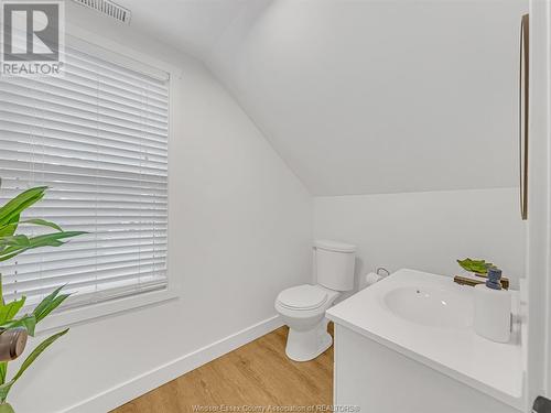 125 Queens Avenue, Leamington, ON - Indoor Photo Showing Bathroom