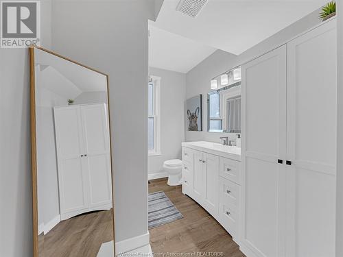 125 Queens Avenue, Leamington, ON - Indoor Photo Showing Bathroom