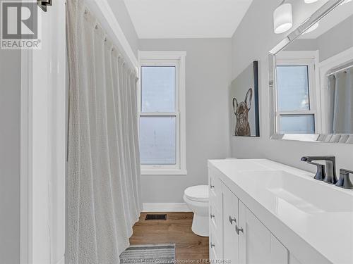 125 Queens Avenue, Leamington, ON - Indoor Photo Showing Bathroom