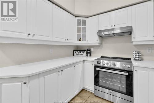 200 Manning Road Unit# 406, Tecumseh, ON - Indoor Photo Showing Kitchen