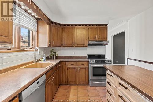 1643 Askin, Windsor, ON - Indoor Photo Showing Kitchen