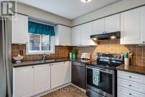 1384 Lyncroft Crescent, Oshawa (Taunton), ON - Indoor Photo Showing Kitchen With Double Sink