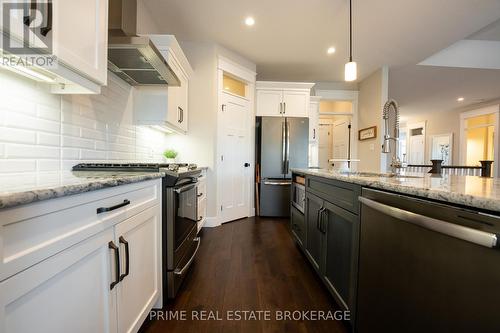 1 Sunrise Lane, Lambton Shores (Grand Bend), ON - Indoor Photo Showing Kitchen With Upgraded Kitchen