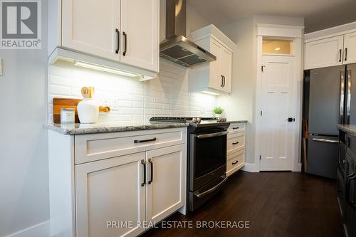 1 Sunrise Lane, Lambton Shores (Grand Bend), ON - Indoor Photo Showing Kitchen With Upgraded Kitchen