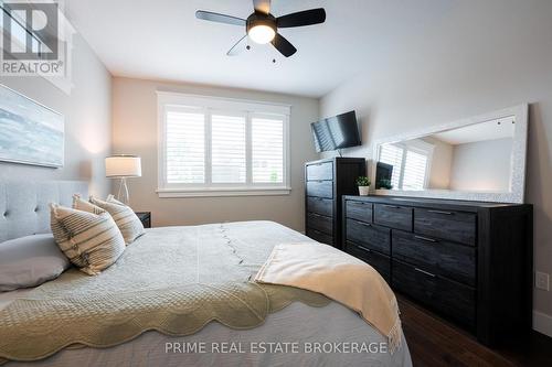 1 Sunrise Lane, Lambton Shores (Grand Bend), ON - Indoor Photo Showing Bedroom