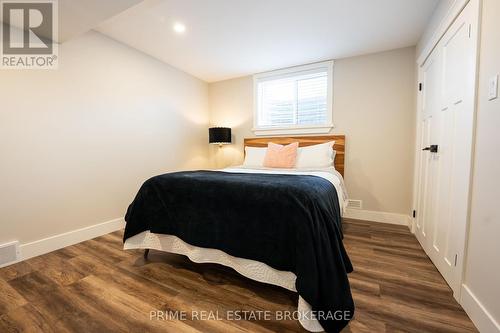 1 Sunrise Lane, Lambton Shores (Grand Bend), ON - Indoor Photo Showing Bedroom