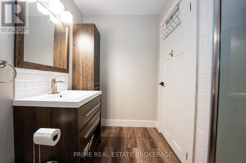 1 Sunrise Lane, Lambton Shores (Grand Bend), ON - Indoor Photo Showing Bathroom