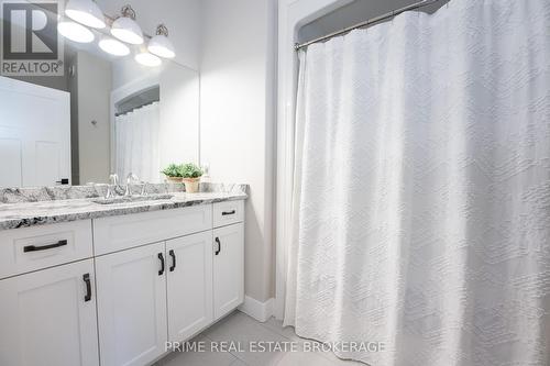 1 Sunrise Lane, Lambton Shores (Grand Bend), ON - Indoor Photo Showing Bathroom