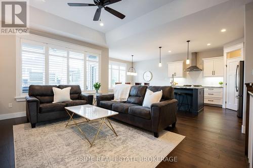 1 Sunrise Lane, Lambton Shores (Grand Bend), ON - Indoor Photo Showing Living Room