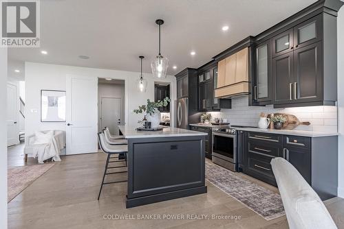 2684 Heardcreek Trail, London, ON - Indoor Photo Showing Kitchen With Upgraded Kitchen